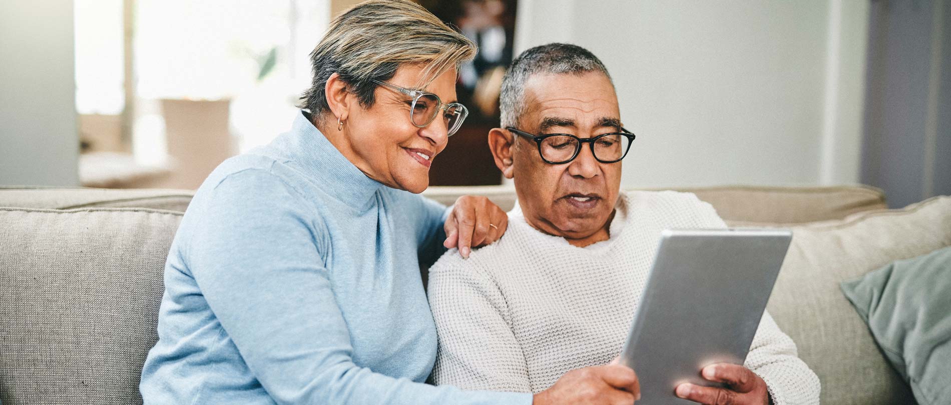 Seniors using technology together going over medicaid MMC plans